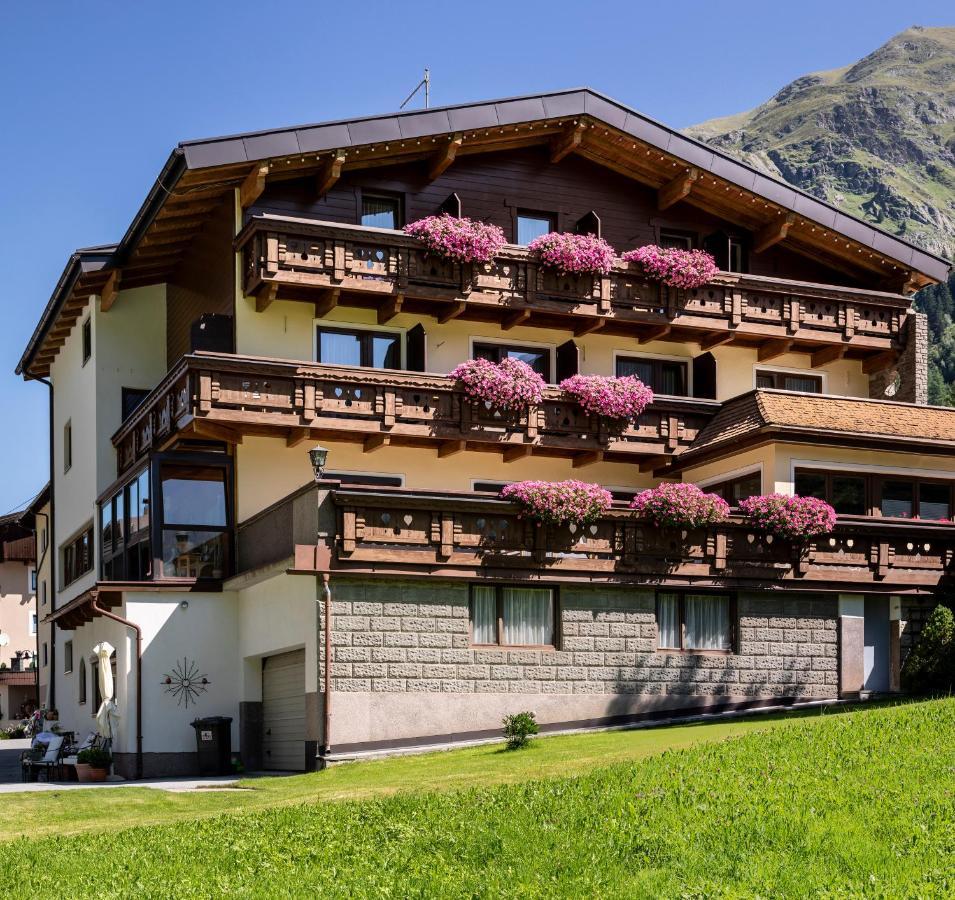 Hotel Haus Elisabeth Sankt Leonhard im Pitztal Esterno foto